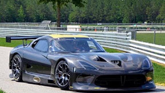 Video: SRT Viper GTS-R poprvé na závodním okruhu