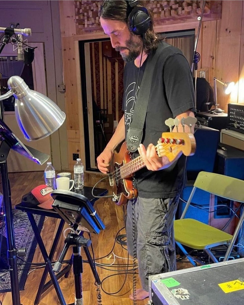 Keanu Reeves se s kapelou Dogstar vrací k muzice.
