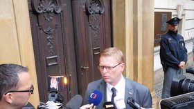 Pavel Bělobrádek před Úřadem vlády