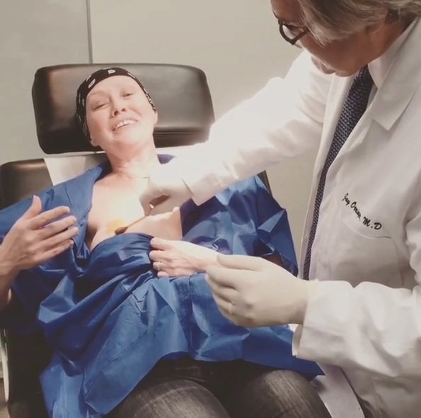 Shannen Doherty se léčí z rakoviny prsu.