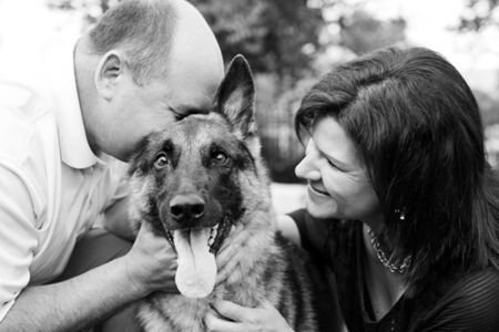 Dojemné fotografie zachycují loučení majitelů se svými mazlíčky před jejich smrtí.