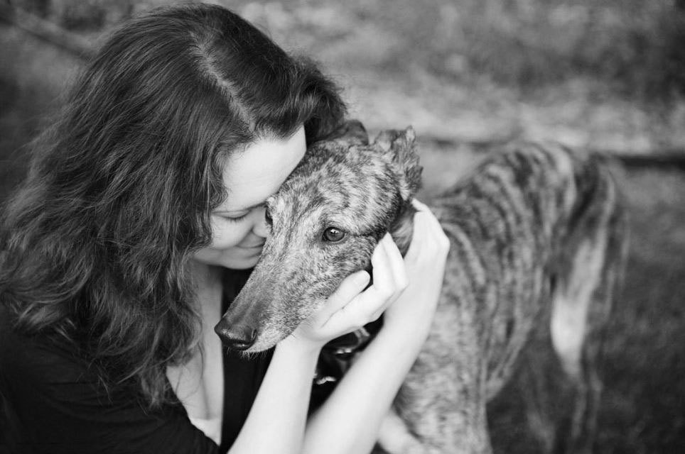 Dojemné fotografie zachycují loučení majitelů se svými mazlíčky před jejich smrtí.