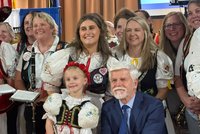Průtrž mračen, české pivo, děti a kroje: Dojatý i zmoklý Pavel v českém srdci USA!