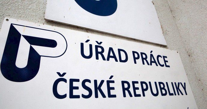 Úřadu práce chybí 1150 úředníků, jsou na ošetřovném i nemocenské