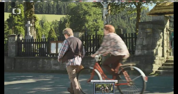 Termerová jede na kole a zoufale cinká na Hanuše.