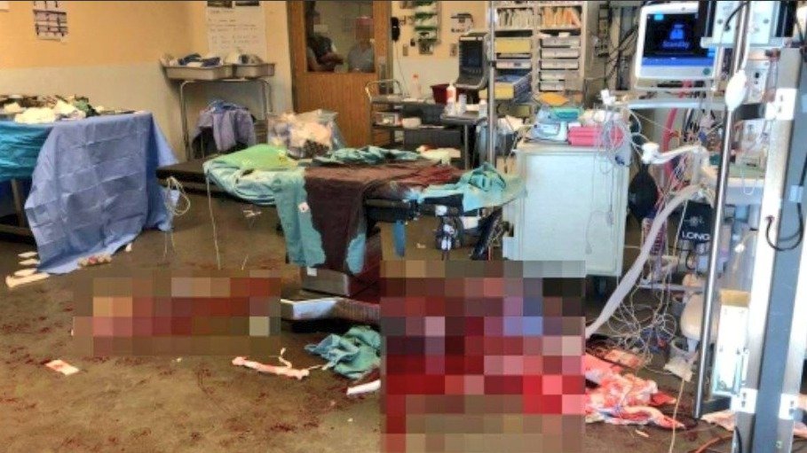 Doktoři sdílejí na Twitteru zakrvácené fotografie, jaké je to starat se o oběti střelných zbraní