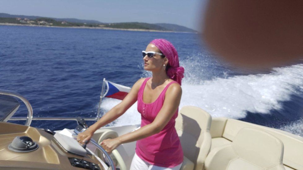 Moderátorka Klára Doležalová na jachtě v Chorvatsku