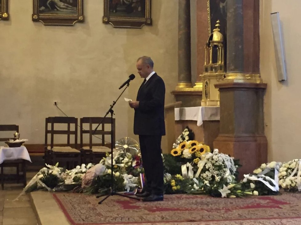V Bratislavě proběhlo poslední rozloučení se slovenským tajemníkem Vladimírem Dolinayem (†38). Smuteční řeč měl i exprezident Andrej Kiska.