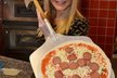 Dolly jako hospodyňka a její pizza