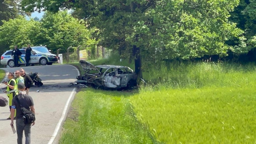 V Dolní Lomnici, která leží v Praze-východ, došlo ktragické nehodě. Srazil se motocykl s osobním automobilem. (6. června 2021)