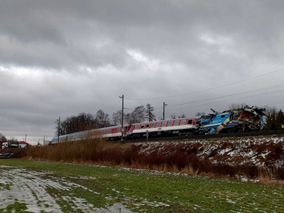 Srážka vlaku s kamionem v Dolní Lutyni.