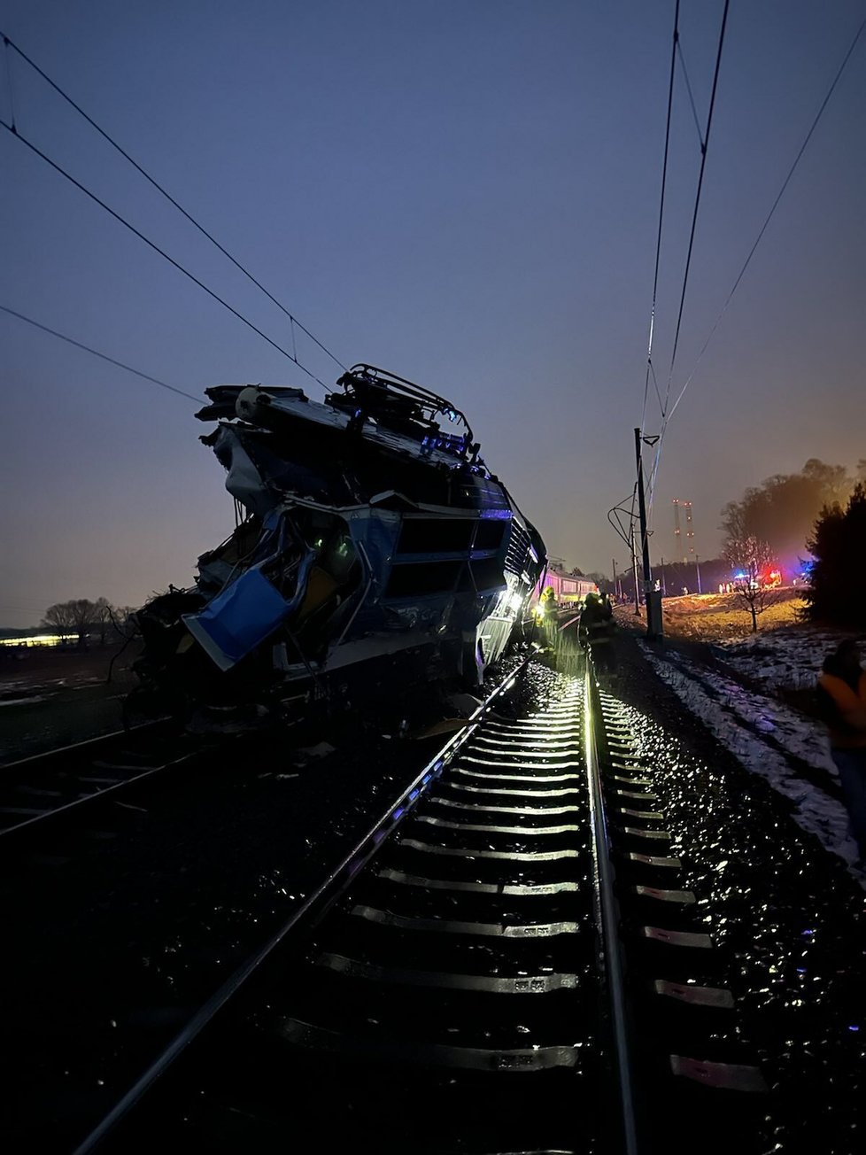V Dolní Lutyni se srazil vlak s kamionem.