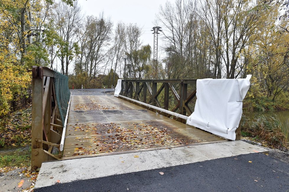 Mezi Dolními Věstonicemi a Strachotínem na Břeclavsku začne ve druhé polovině listopadu demolice starého mostu.