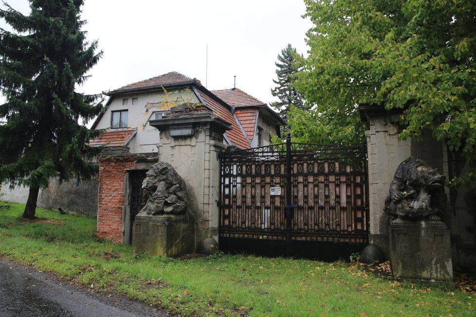 Zámek po Heydrichovi se prodal v dražbě za 38,7 milionu korun.