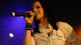 Zemřela zpěvačka irské skupiny Cranberries Dolores O'Riordanová 