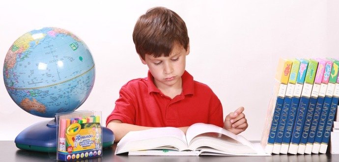 Hotové domáce úlohy za pár minút? Naučte svoje dieťa udržiavať poriadok na stole