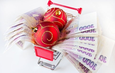 Češi si na Vánoce půjčují častěji, třetina z nich přitom nemá ani na nejlevnější jídlo, varuje odbornice
