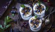 Domácí jogurt podávejte třeba s domácí granolou a čerstvým ovocem