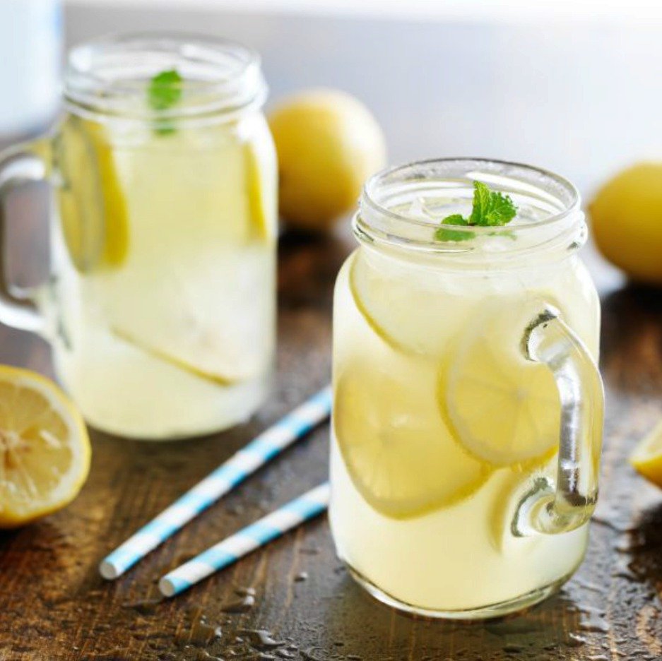 Mátovo-citronová limonáda.