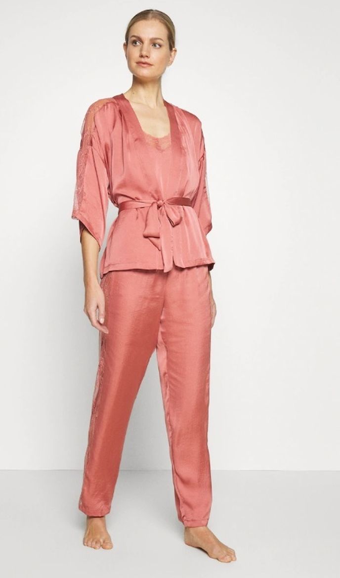 Domácí set, Women Secret, www.zalando.cz, 1260 Kč Domácí set, Women Secret, www.zalando.cz, 1260 Kč