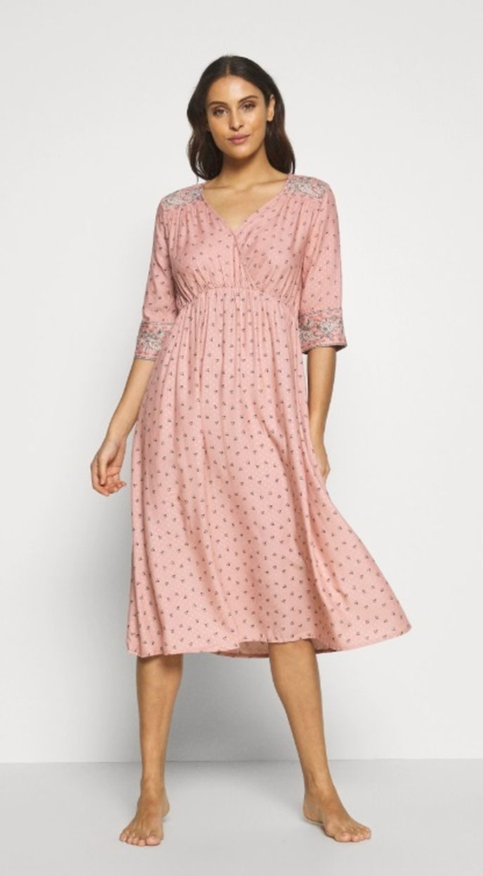 Domácí šaty, Women Secret, www.zalando.cz, 790 Kč Domácí šaty, Women Secret, www.zalando.cz, 790 Kč