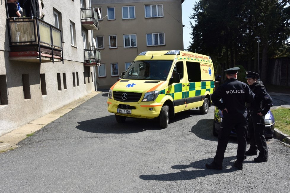 V Domažlicích v azylovém domě se odehrálo drama. Psychicky nemocný muž (†34) postřelil dva policisty a pak spáchal sebevraždu.