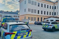 Útok školačky (13) nožem na spolužáky otřásl Českem: V minulosti ale brali žáci a studenti do rukou i mačetu, šroubovák či pálku