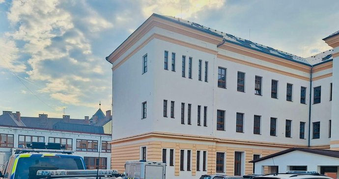 V Domažicích zaútočila na dva spolužáky, dva pobodala nožem