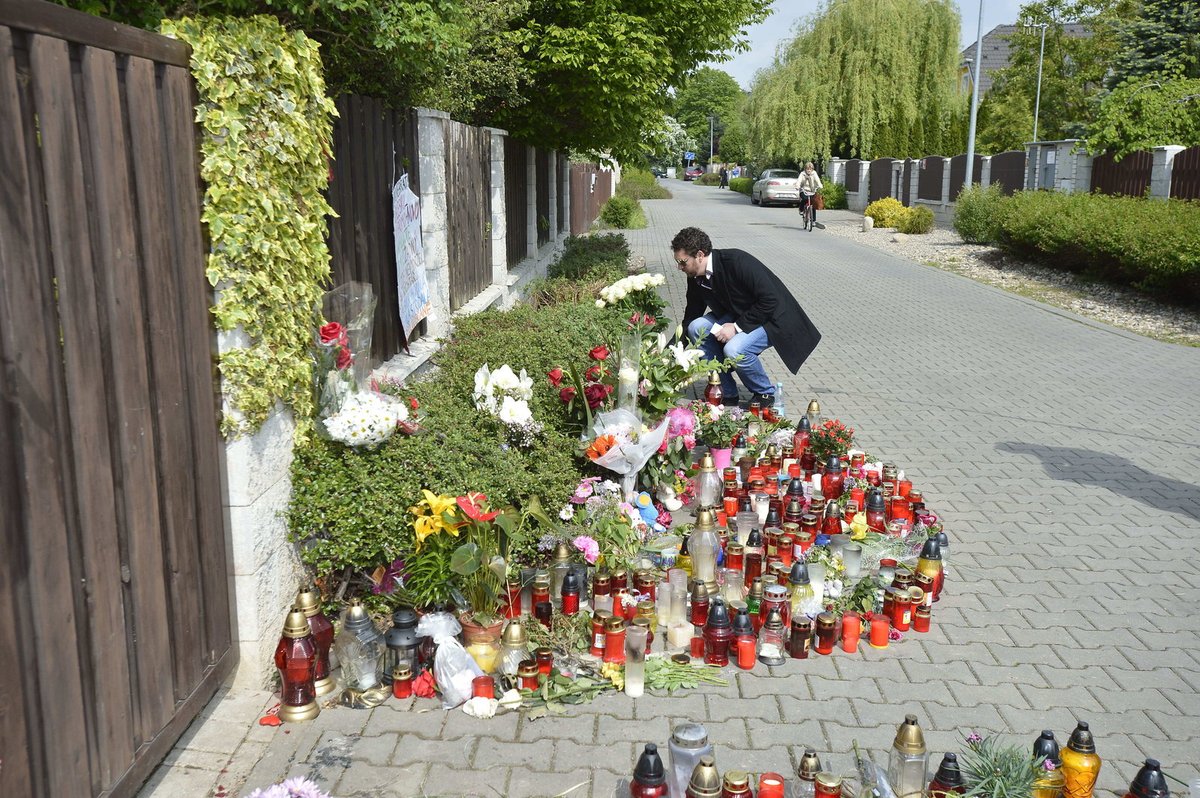 Domenico Martucci navštívil šest dnů po smrti Ivety Bartošové místo, kde se zpěvačkou také bydlel.