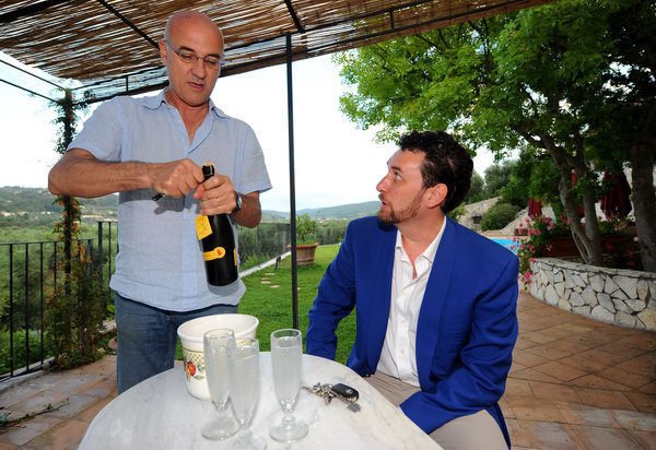 Domenico s majitelem restaurace, o kterém tvrdí, že je jeho strýc