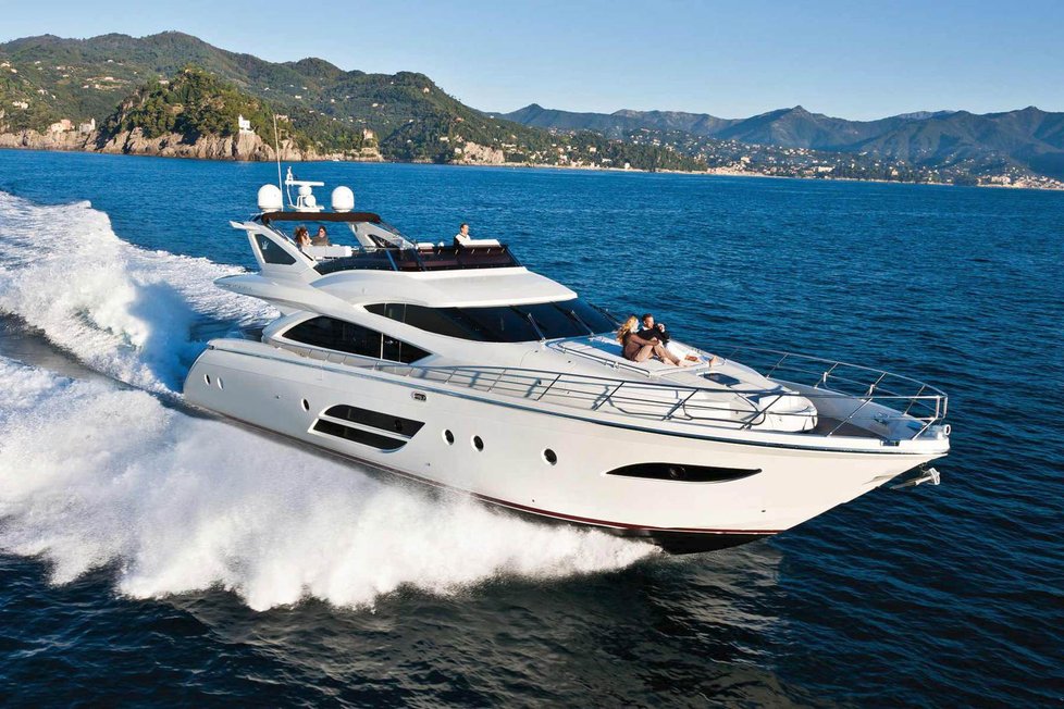 Luxusní jachta Dominator 720 S, kterou se pyšní i brněnský milionář.