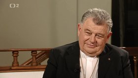 Dominik Duka při debatě v Arcibiskupském paláci