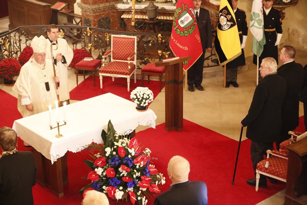 Kardinál Duka sloužil mši. Pomodlil se za prezidenta Zemana a jeho zdraví, ale i za oběti teroru v Paříži a Mali.