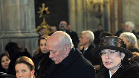 První mše Duky coby kardinála se zúčastnili i ústavní činitelé: Třeba šéfka Sněmovny Miroslava Němcová s manželem