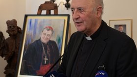 Arcibiskup pražský Jan Graubner na tiskovém briefingu k úmrtí kardinála Dominika Duky