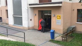 Kardinál Dominik Duka na návštěvě prezidenta Miloše Zemana v nemocnici (18.9.2021)