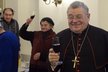 Kardinál Dominik Duka zahájil 25. prosince v pražském Arcibiskupském paláci na Hradčanech vánoční oběd pro lidi bez domova, seniory, uprchlíky, postižené a lidi na okraji společnosti.
