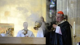 Dominik Duka během pohřbu Miloslava Vlka