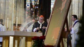 Dominik Duka během pohřbu Miloslava Vlka