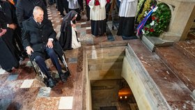 Miloš Zeman na pohřbu Dominika Duky (15.11.2025)