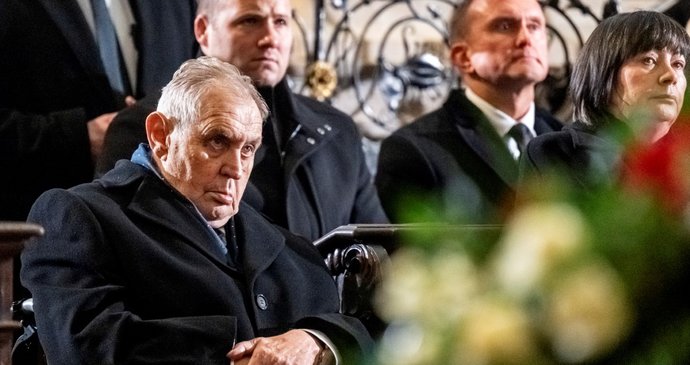Miloš Zeman na pohřbu Dominika Duky (15.11.2025)