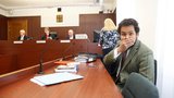 Feri v nové výpovědi přiznal: „Žiju z úspor“. A „cupoval“ svědectví dívek