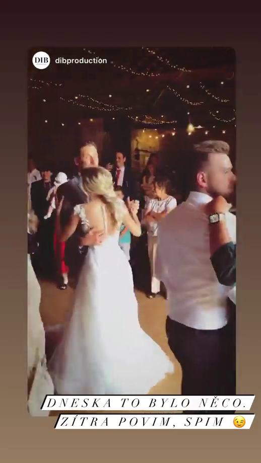 Hokejista Dominik Kubalík si vzal svou krásnou přítelkyni Kláru