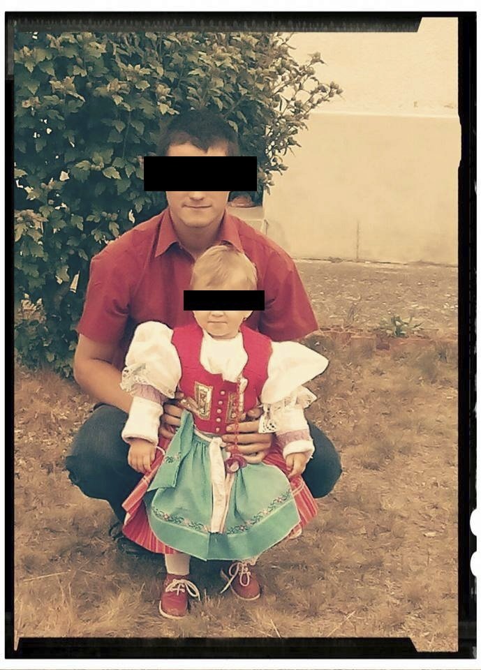 Podle Facebooku se poslední dobou začal otec dítěte ke své dceři hlásit.