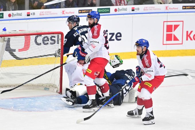ONLINE: Česko - Finsko 0:0. Nepříjemný střet v brankovišti, Pavlát přišel o masku ONLINE: Česko - Finsko 0:0. Nepříjemný střet v brankovišti, Pavlát přišel o masku