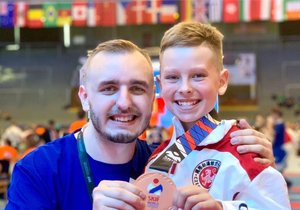 Dominik i jeho trenér Jakub Škoda měli z bronzu z mistrovství světa obrovskou radost.