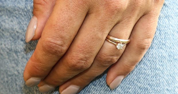 Dominika Býmová už má snubní prsten