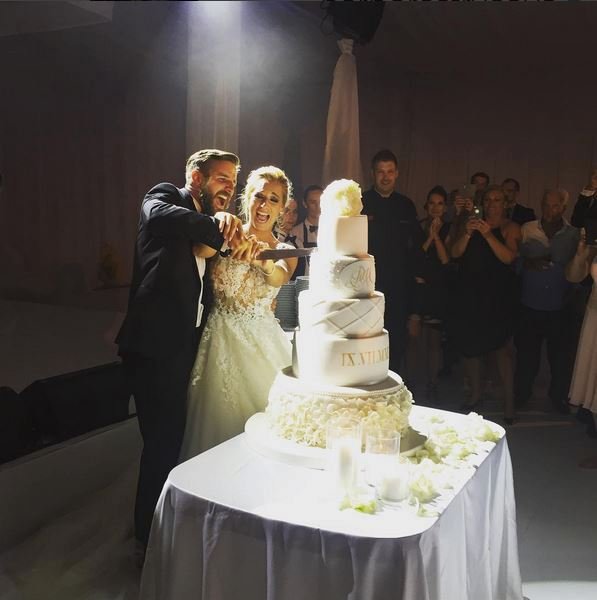 Krájení svatebního dortu, jak ho zachytila tenistka Bára Strýcová.