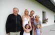 Dominika Gottová  a Karel Gott s rodinou