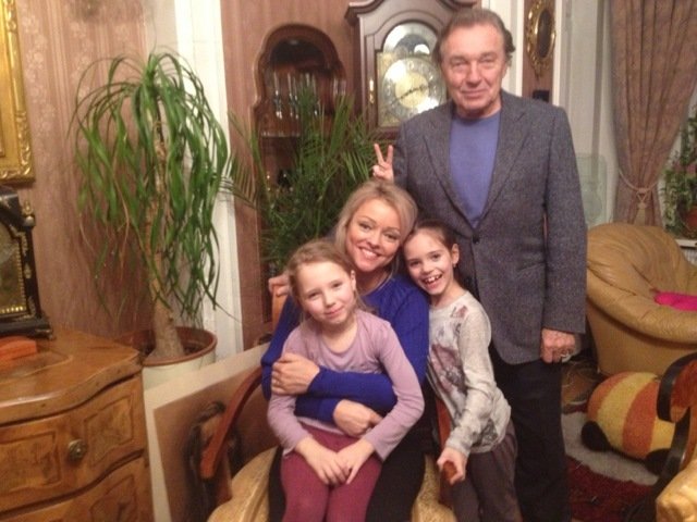 Dominika Gottová s tátou a sestrami
